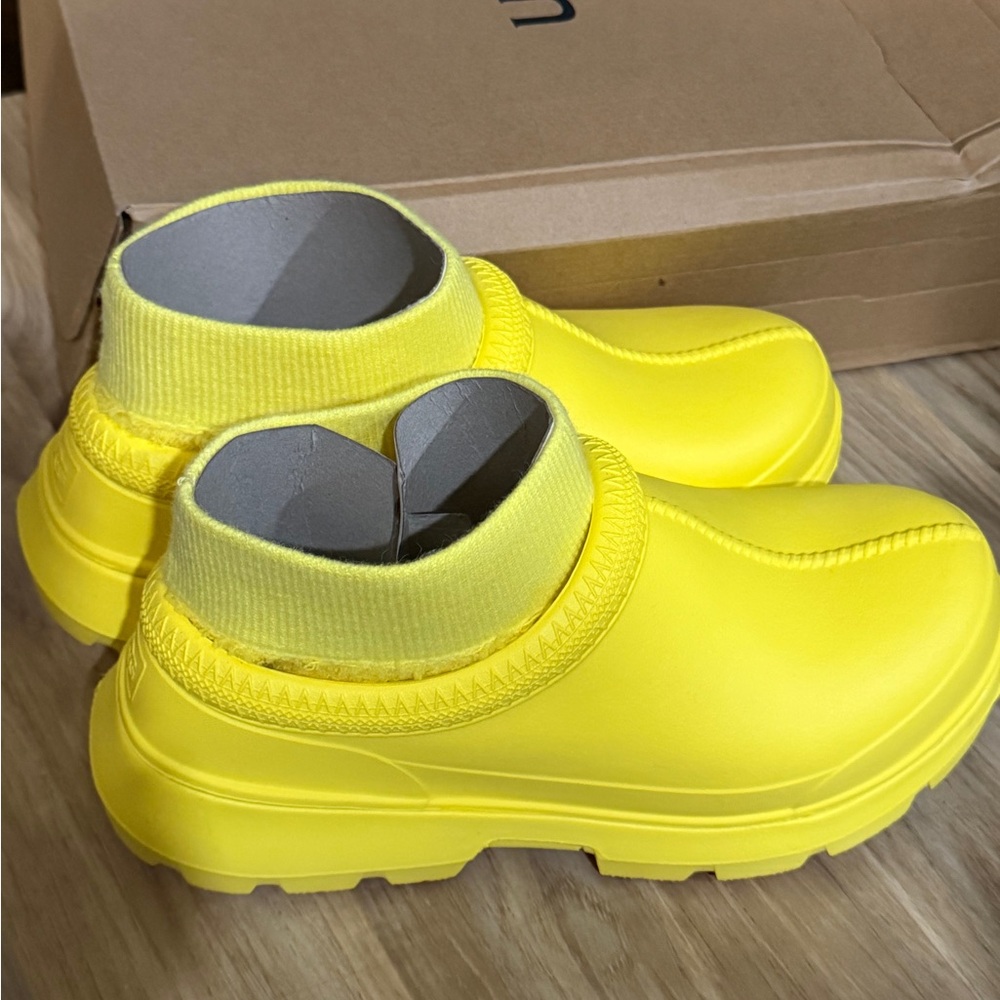 Size 8 UGG Tasman X Waterproof Clog in Canary NEW
